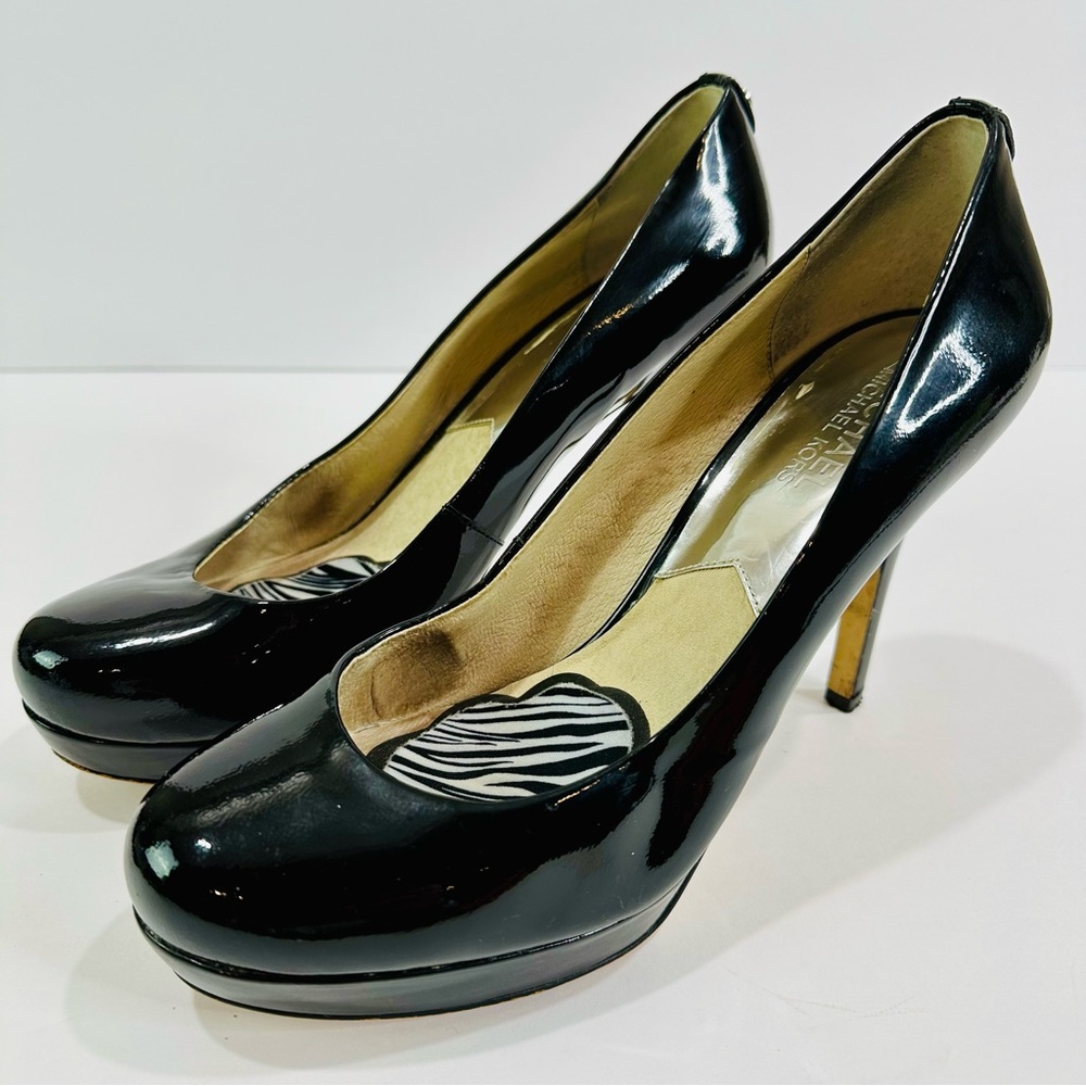 MICHAEL KORS IONNA BLACK SIZE 8 1/2 PATENT LEATHER 4” HEELS GREAT CONDITION - Picture 4 of 8